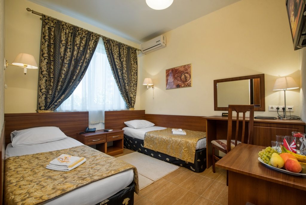 Двухместный (Стандарт ( 1 двуспальная или 2 односпальные кровати )) отеля Атлас, Краснодар