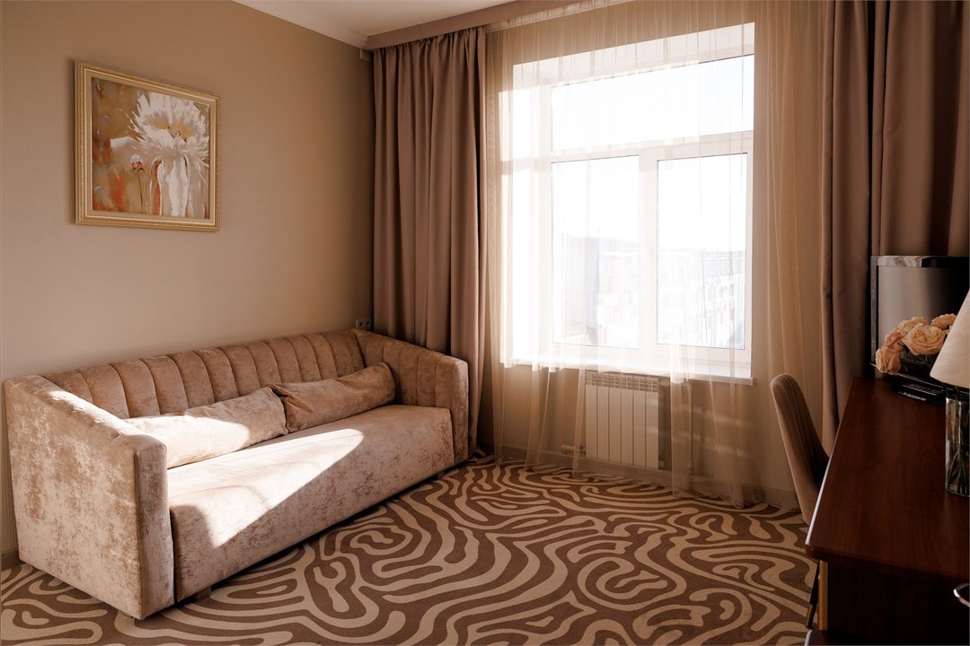 Люкс, Гостиница Чарушин