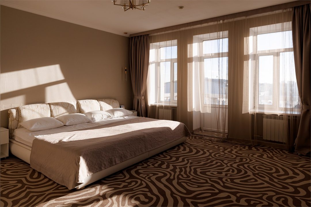 Люкс, Гостиница Чарушин