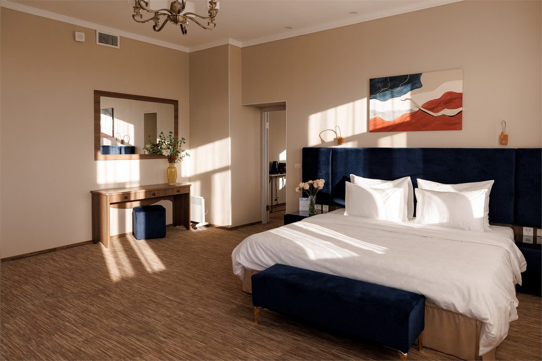 Люкс, Гостиница Чарушин