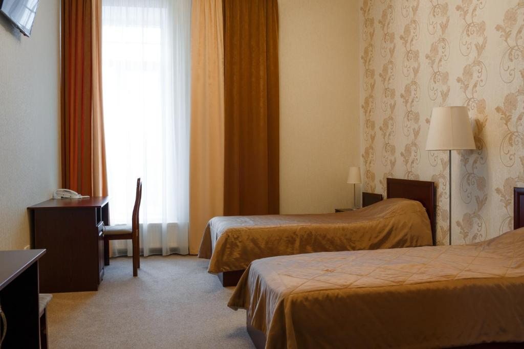 Двухместный (Улучшенный двухместный номер с 2 отдельными кроватями и видом на город) отеля Россия, Борисоглебск