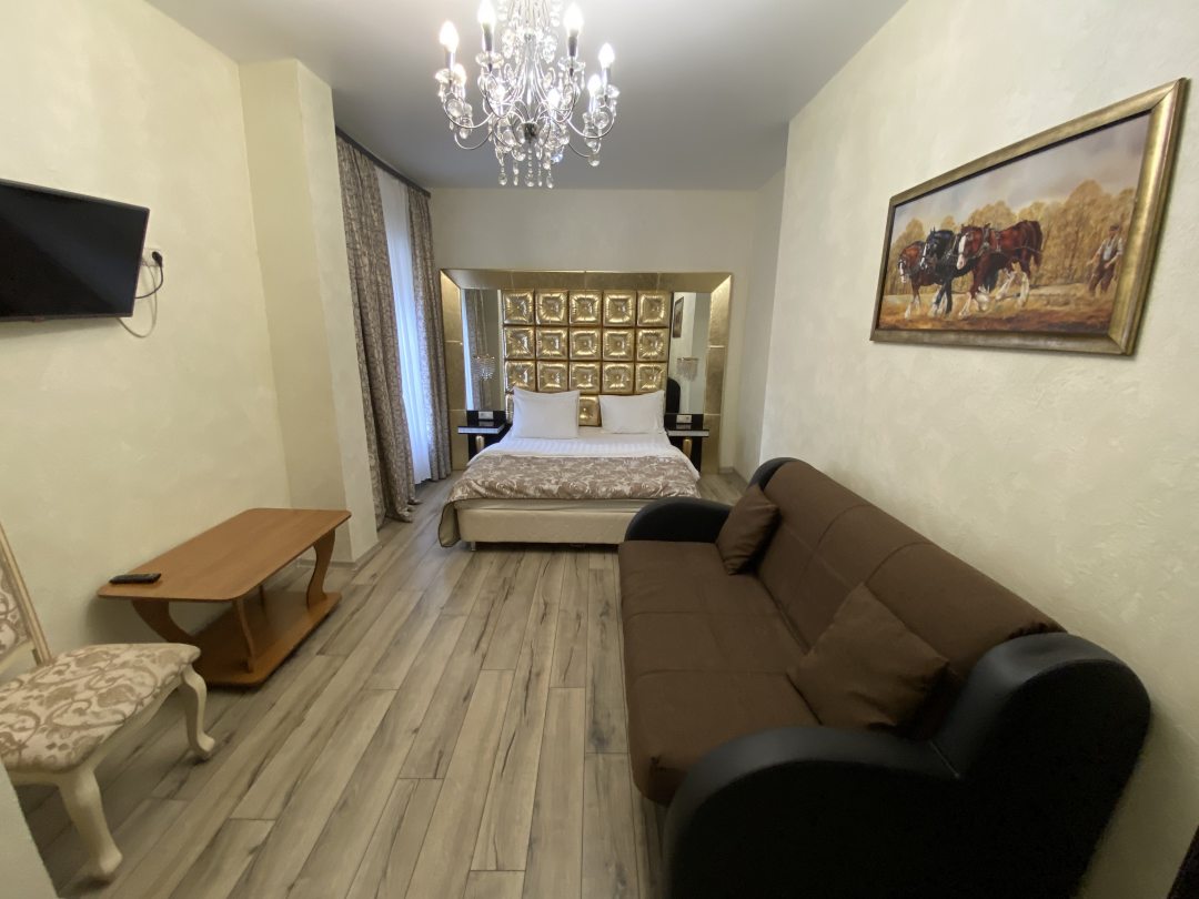 Семейный (Семейный номер с двуспальной кроватью+диван) отеля Лубянка Арт Отель, Москва
