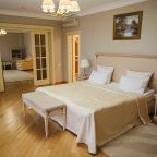 Люкс, Отель Интурист