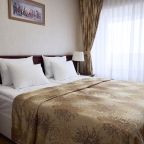 Двухкомнатный номер с просторной гостиной и спальней.