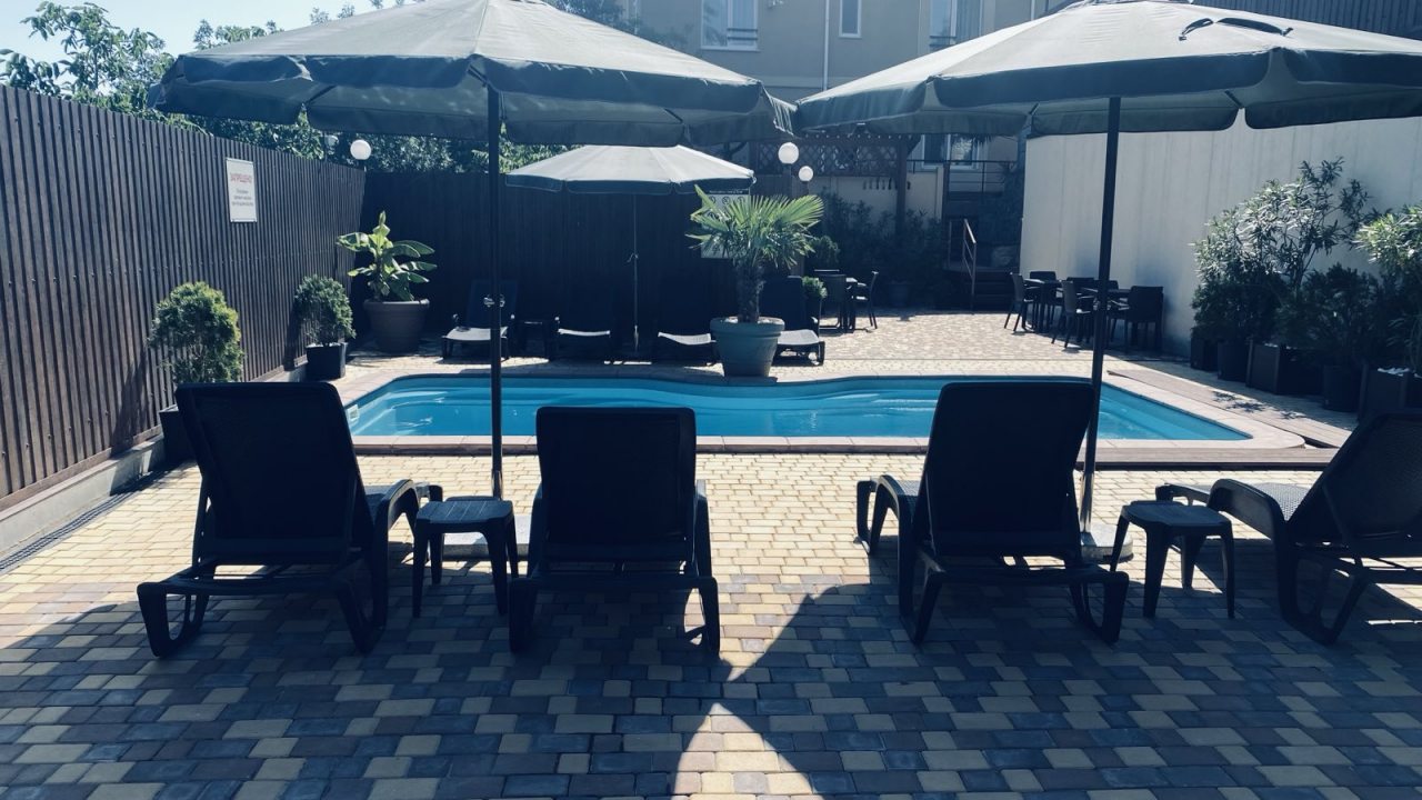 Бассейн открытый с подогревом. Период работы с мая- октябрь