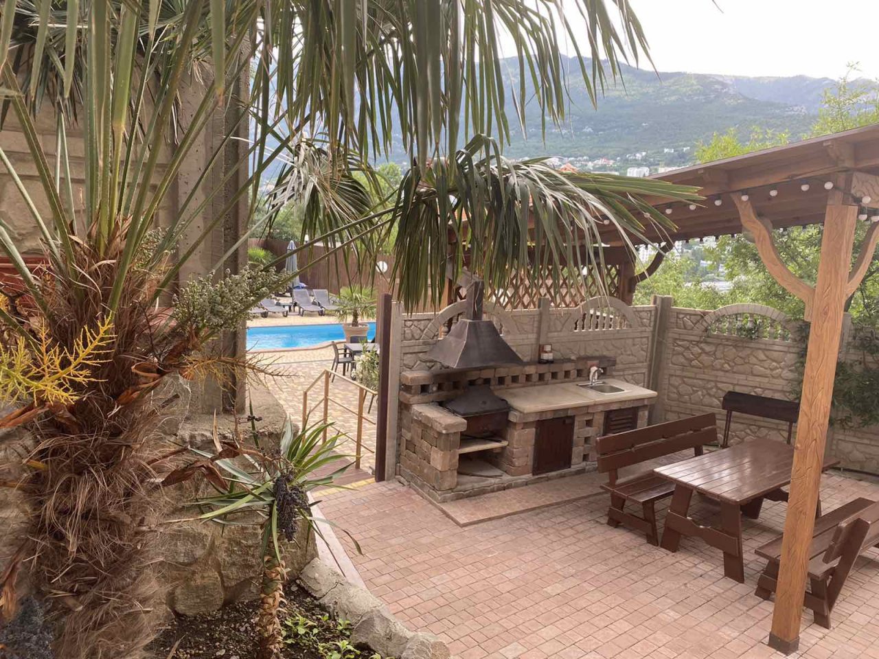 Мангал, Гостевой дом TAVR