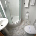 Ванная комната со всем необходимым в одноместном стандартном номере (стандарт 22)