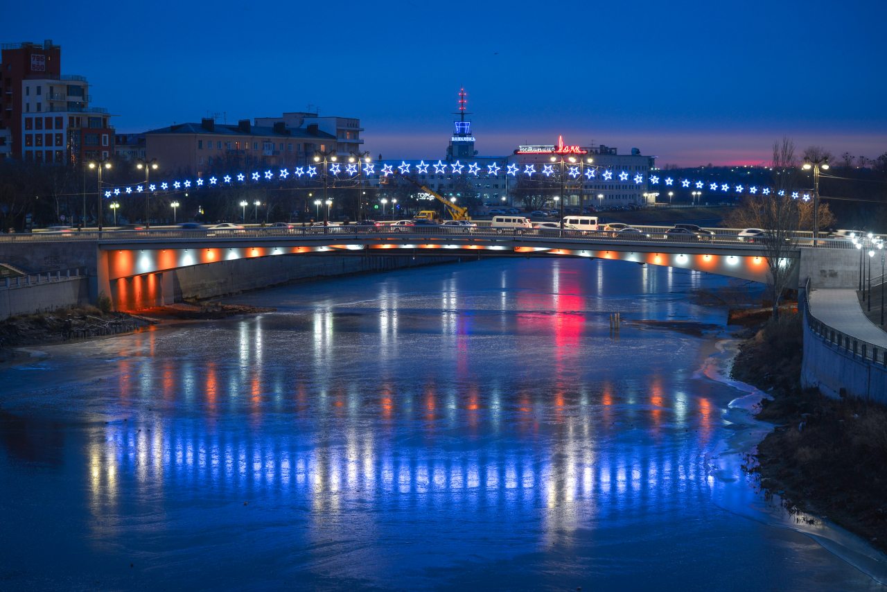 Вид с Комсомольского моста. Гостиница Маяк на Лермонтова