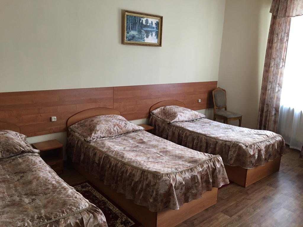 Трёхместный и более (Повышенной комфортности № 212-213) гостиницы Успенская, Углич