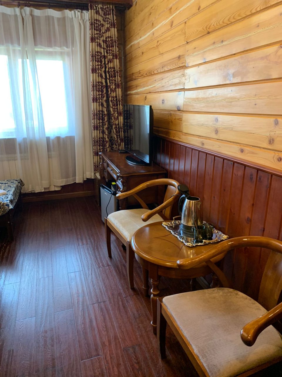 Двухместный (Двухместный Стандарт с видом на горы с одной двуспальной кроватью 204, 304) гостиницы Мечта Байкала, Листвянка