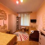 Вторая комната семейного номера - двуспальная + односпальная