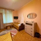 Вторая комната семейного номера - двуспальная + односпальная