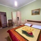 Первая комната в семейном номере (двуспальная кровать)