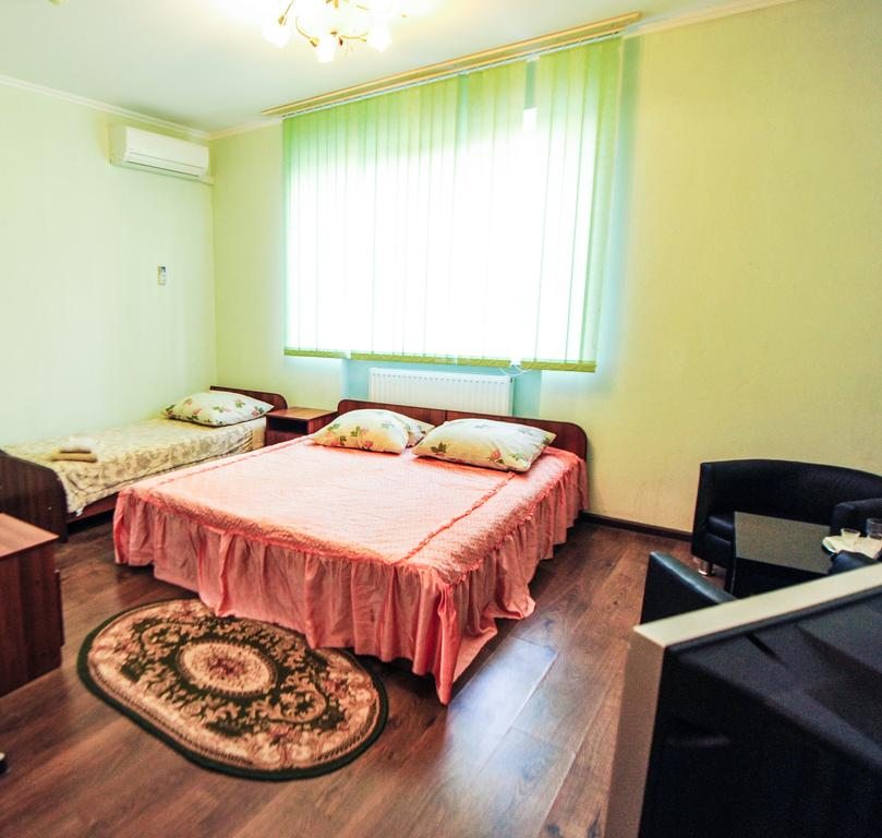 Трехместный (Бюджетный трехместный номер) отеля Анжелика, Краснодар