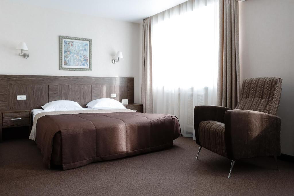 Двухместный (Стандартный двухместный номер с 1 кроватью или 2 отдельными кроватями и видом на море) гостиничного комплекса Парк Отель, Тольятти
