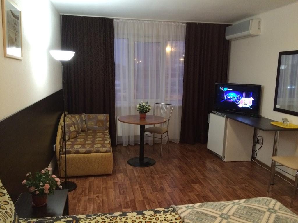 Семейный (Семейный люкс с 2 спальнями) отеля Южный, Новороссийск
