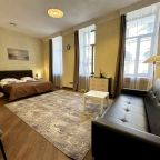 Семейный (Большой номер с двуспальной кроватью и диванами), Boho Center Nevsky Hotel
