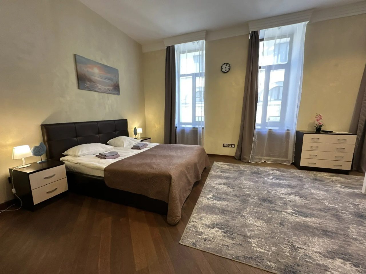 Семейный (Большой номер с двуспальной кроватью и диванами), Boho Center Nevsky Hotel