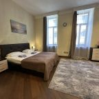Семейный (Большой номер с двуспальной кроватью и диванами), Boho Center Nevsky Hotel