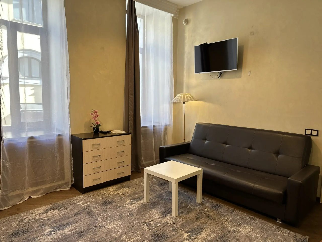 Семейный (Большой номер с двуспальной кроватью и диванами), Boho Center Nevsky Hotel