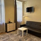 Семейный (Большой номер с двуспальной кроватью и диванами), Boho Center Nevsky Hotel