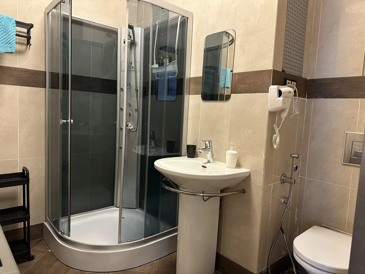 Семейный (Большой номер с двуспальной кроватью и диванами), Boho Center Nevsky Hotel