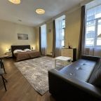 Семейный (Большой номер с двуспальной кроватью и диванами), Boho Center Nevsky Hotel