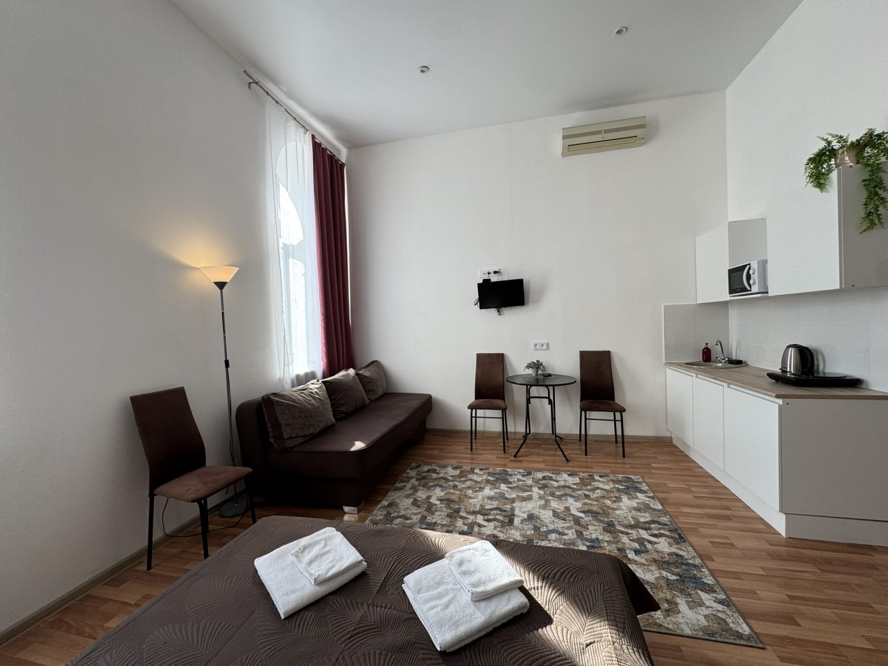 Семейный (С двуспальной кроватью, диваном и кухней), Boho Center Nevsky Hotel