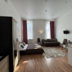 Семейный (С двуспальной кроватью, диваном и кухней), Boho Center Nevsky Hotel
