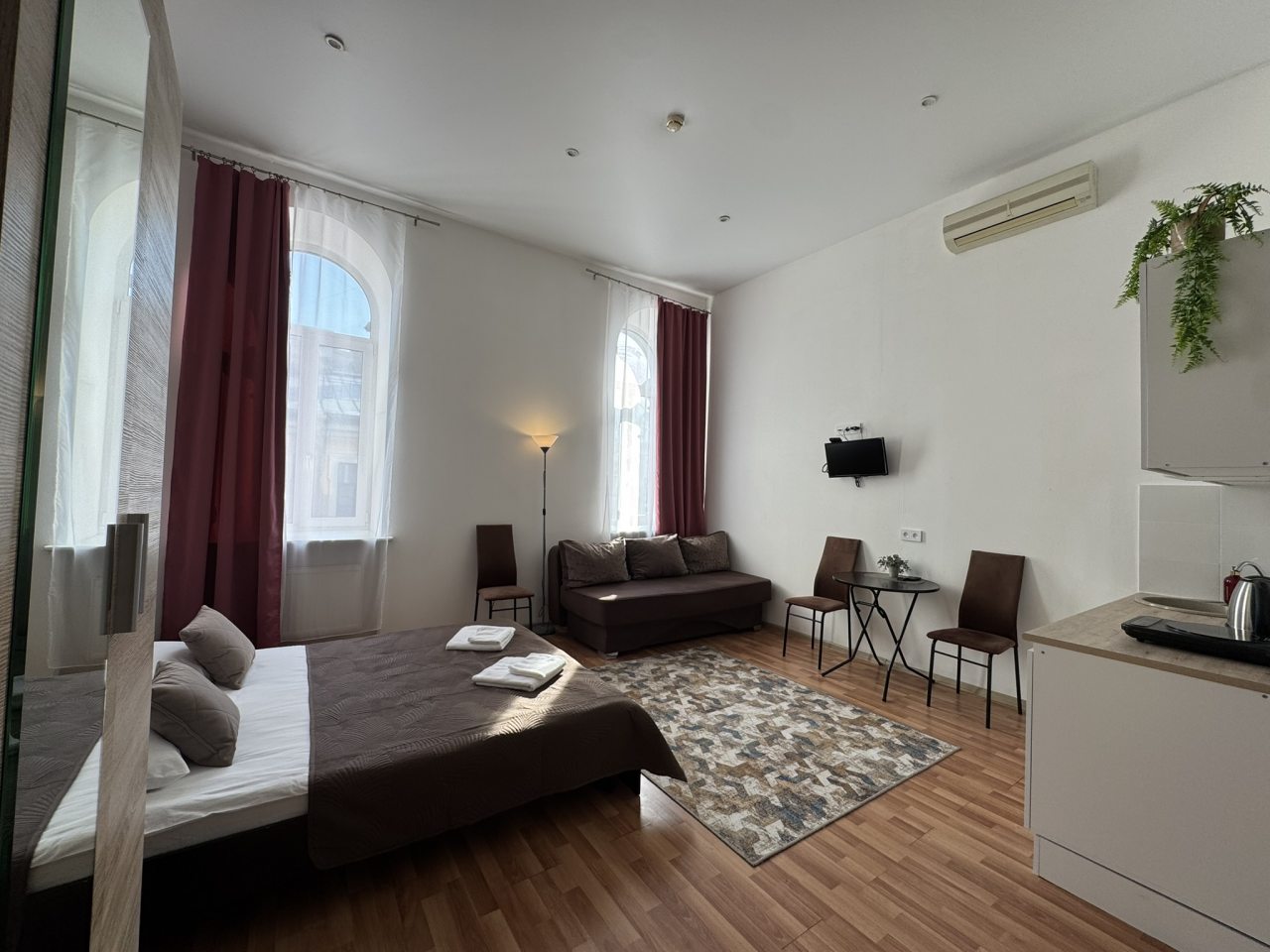 Семейный (С двуспальной кроватью, диваном и кухней), Boho Center Nevsky Hotel