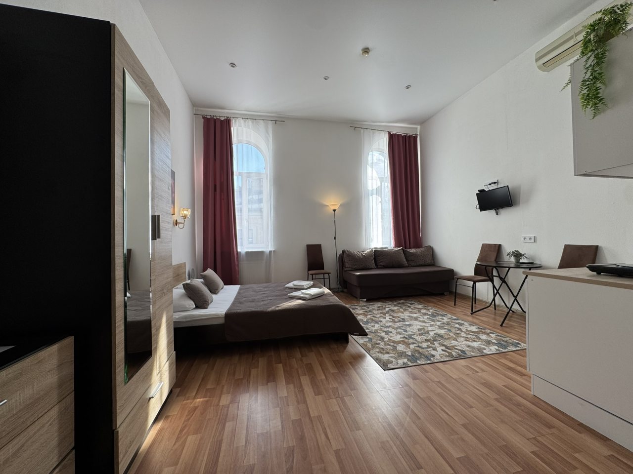 Семейный (С двуспальной кроватью, диваном и кухней), Boho Center Nevsky Hotel