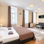 Семейный (Большой номер с двуспальной кроватью и диванами), Boho Center Nevsky Hotel
