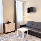Семейный (Большой номер с двуспальной кроватью и диванами), Boho Center Nevsky Hotel