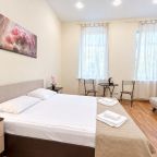 Трехместный (С двуспальной кроватью и диваном), Boho Center Nevsky Hotel