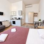 Семейный (С двуспальной кроватью, диваном и кухней), Boho Center Nevsky Hotel