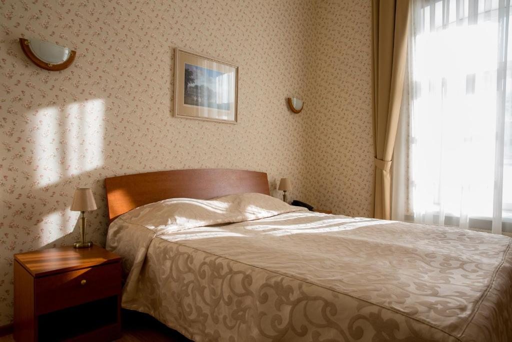 Двухместный (Улучшенный двухместный номер с 1 кроватью) отеля Екатерина, Пушкин