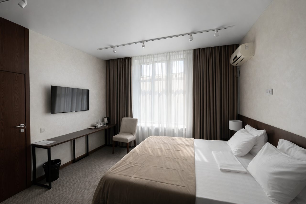 Люкс, Гостиница Регина на Петербургской