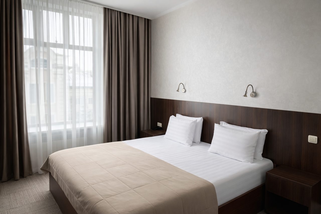 Люкс, Гостиница Регина на Петербургской