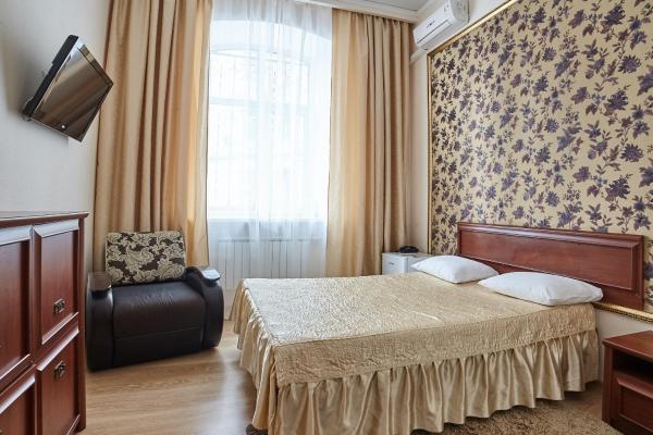 Двухместный (Бизнес с 1 кроватью + кресло-кровать) гостиницы Бонжур на Казакова, Москва