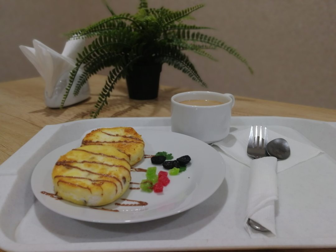 Континентальный завтрак, Отель Антураж