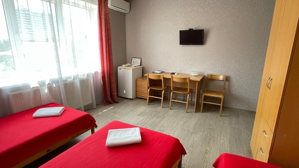 Трехместный (С общей ванной комнатой) отеля Vista, Краснодар