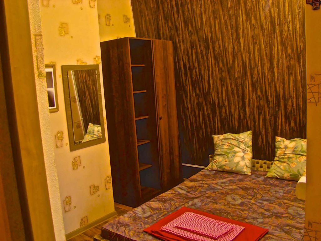 De Luxe (Четырёхместный с 2 двуспальными кроватями) мини-гостиницы Бердянская 56, Ейск