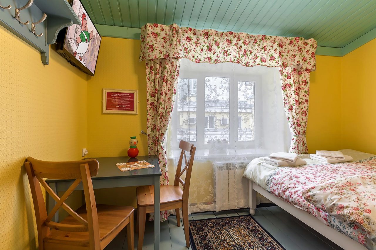 Двухместный (Смарт без удобств с двуспальной кроватью) мини-отеля Друзья у Дома Книги, Санкт-Петербург
