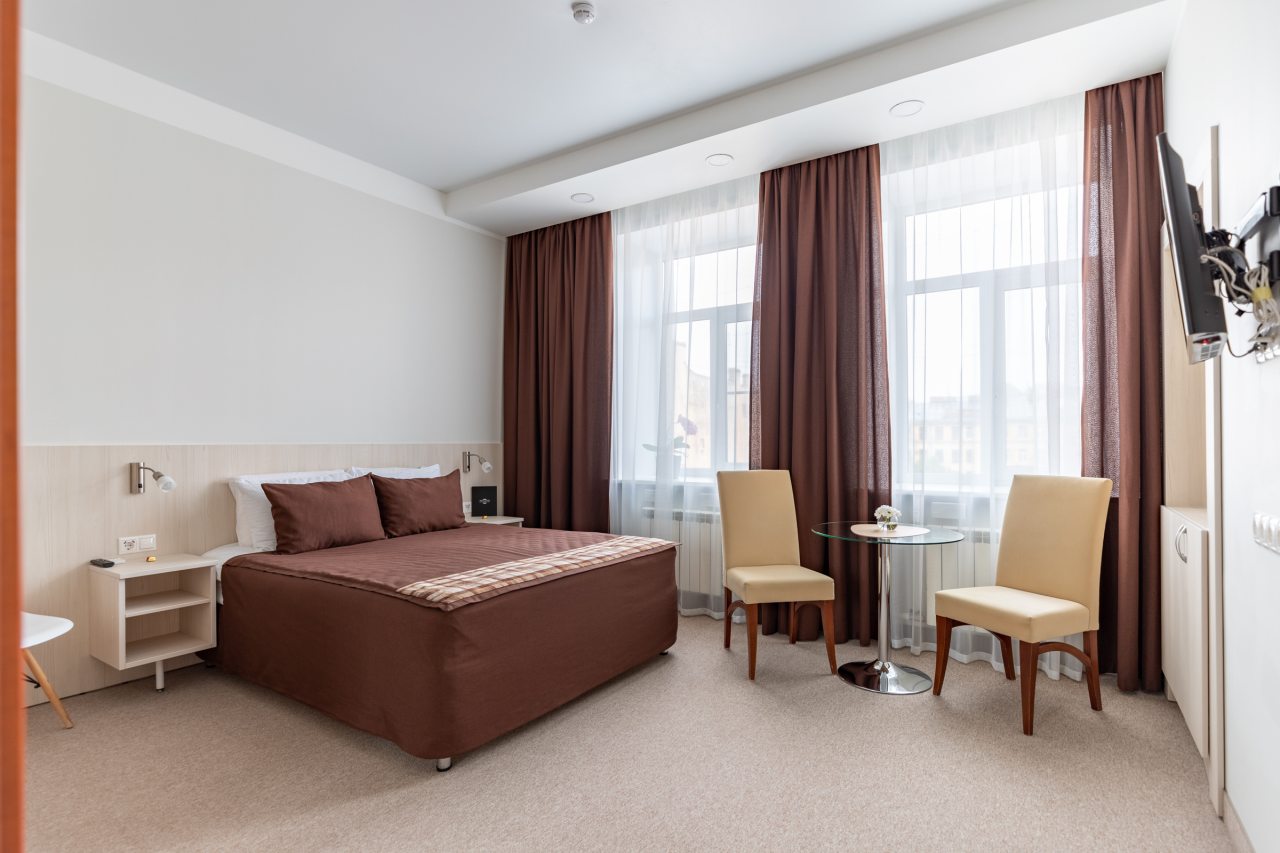 Двухместный (Улучшенный номер с одной большой кроватью) мини-отеля Центр Отель, Санкт-Петербург