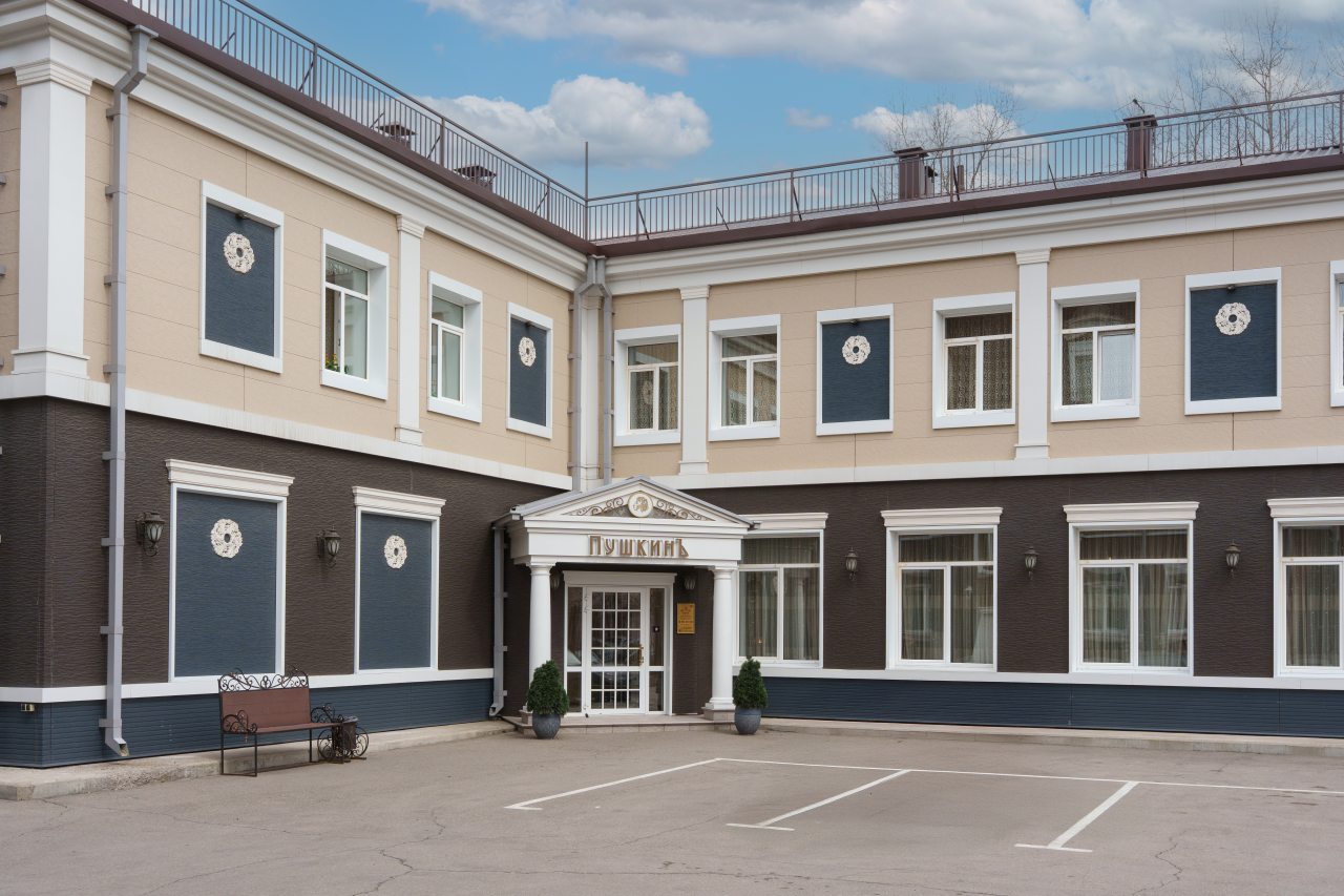 Автомобильная парковка, Гостиница ПушкинЪ