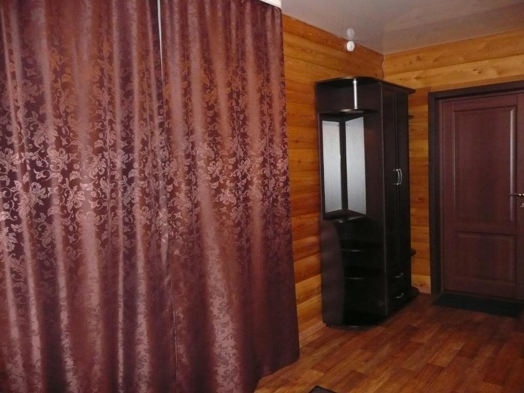 Двухместный (Улучшенный двухместный номер с 1 кроватью и отдельной ванной комнатой) отеля Гостиный дом, Чита