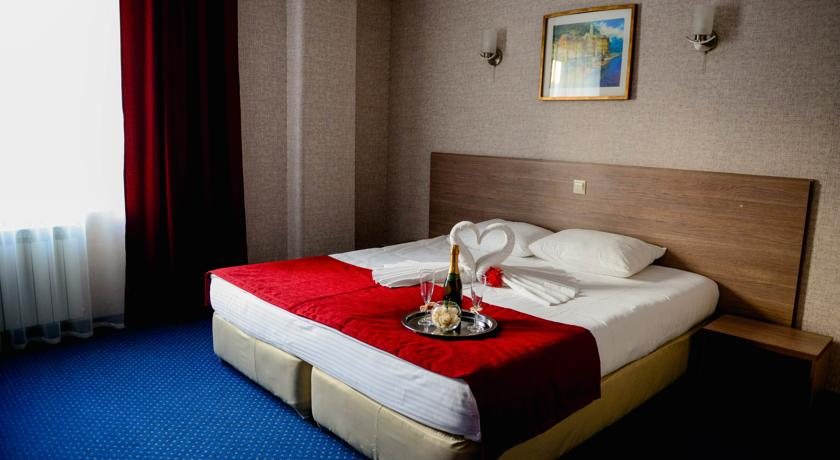 Двухместный (Улучшенный двухместный номер с двухспальной кроватью) гостиницы Арон, Казань
