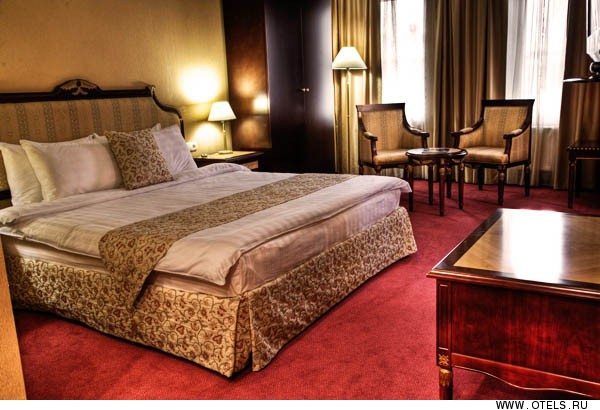 Люкс (Представительский, Four Seasons, С кроватью размера «king-size») отеля Four Seasons Hotel Moscow, Москва