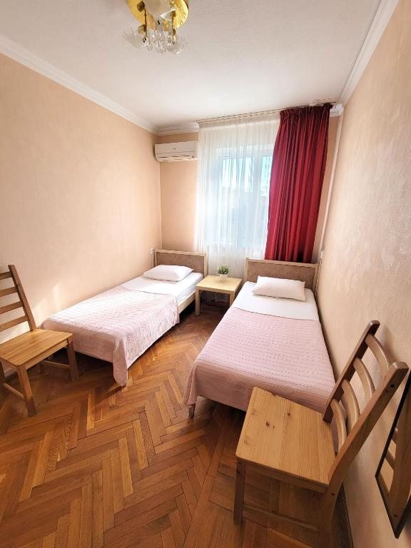 Двухместный (Бюджетный двухместный номер с 2 отдельными кроватями) отеля Светлана, Славянск-на-Кубани