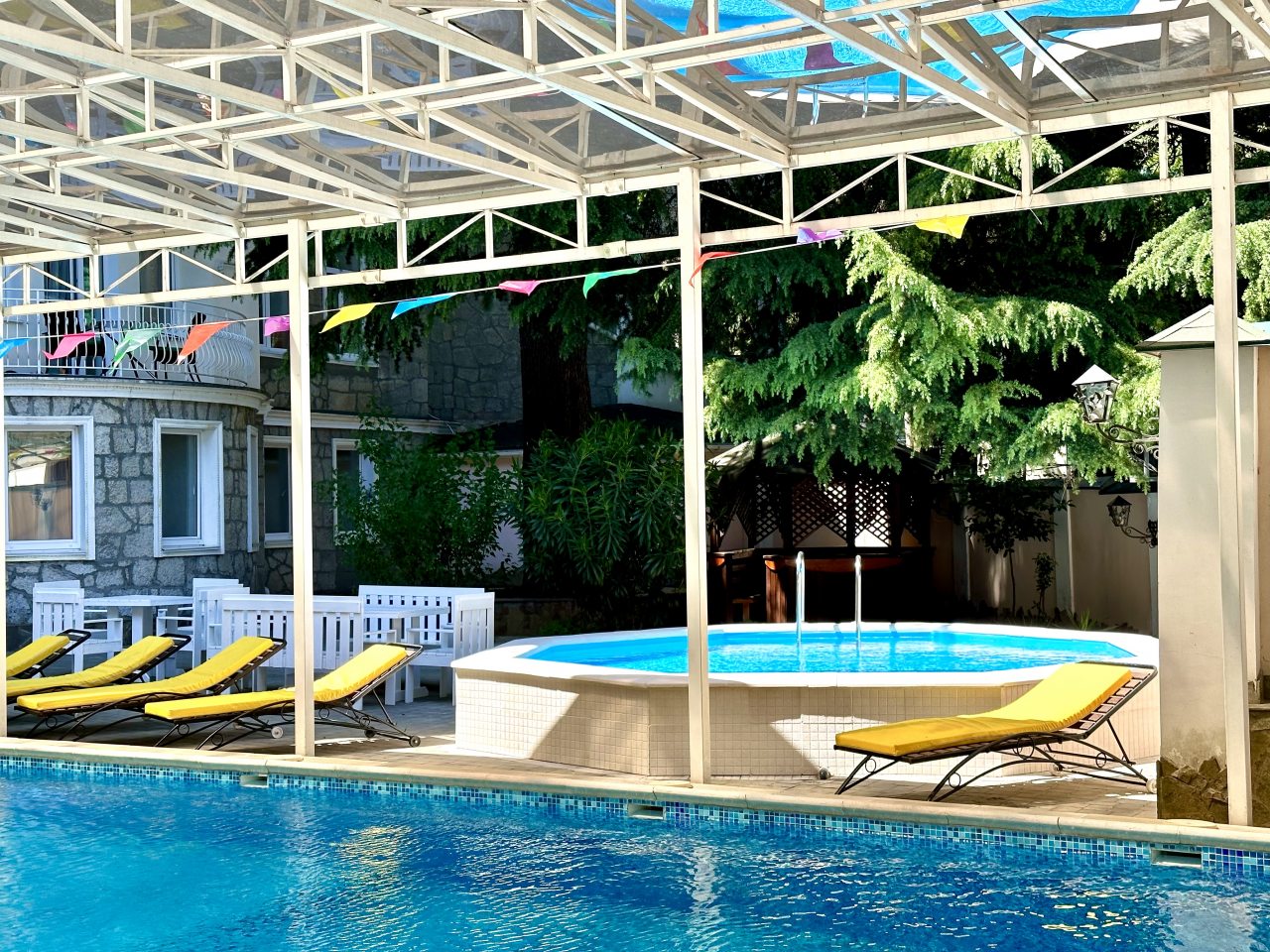 Летний бассейн, Отель Империал-2011